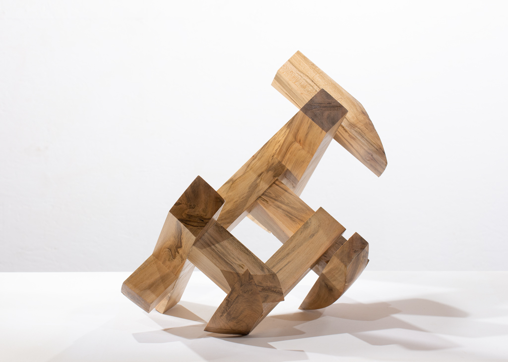 Sculpture de François Mathieu. Cet assemblage d'érable ambrosia a ensuite été sculpté suivant la forme d'une demi-sphère.